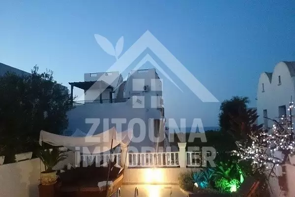 Magnifique étage de villa au Golden Tulip à deux pas de la plage