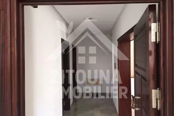 Bel étage de villa à louer