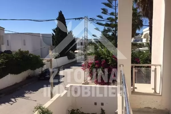 Bel étage de villa à louer