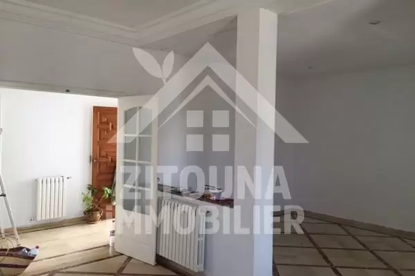 A louer un étage de villa à Amilcar