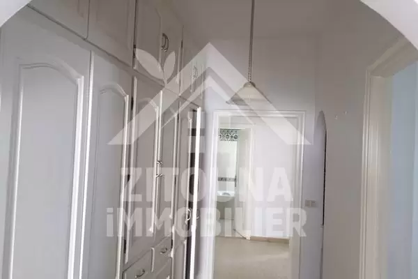 A louer un étage de villa à Amilcar