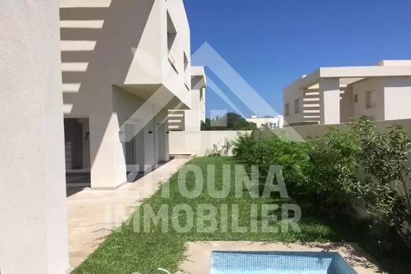 A vendre villa neuve avec piscine à Gammarth
