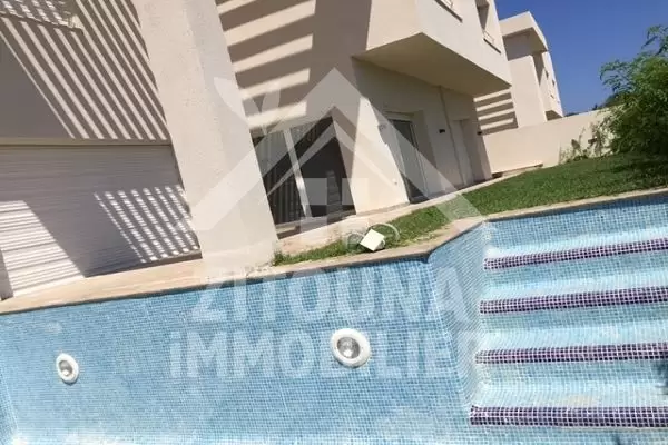 A vendre villa neuve avec piscine à Gammarth