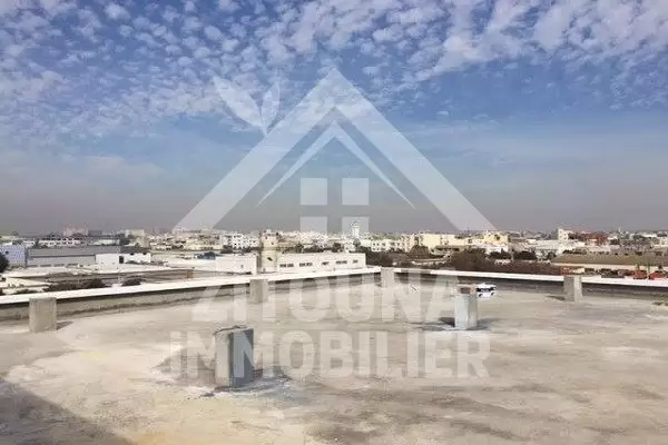 A louer un local commercial LOFT à Le Kram