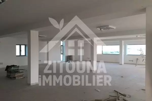 A louer un local commercial LOFT à Le Kram