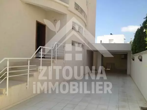 A louer un beau duplex meublé