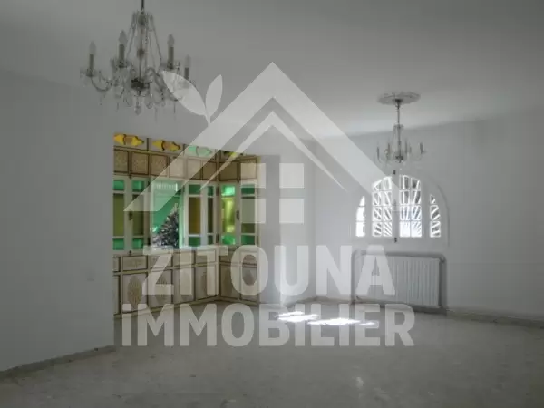 Etage de villa à louer