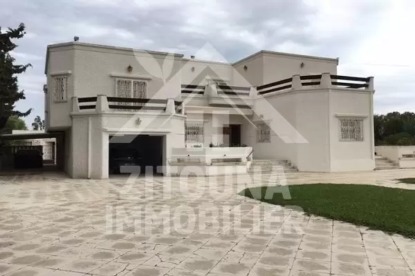 A louer une villa meublée avec studio à Chotrana 1