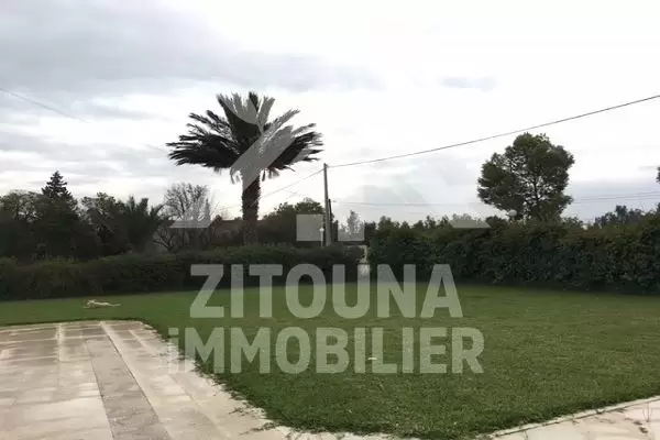 A louer une villa meublée avec studio à Chotrana 1