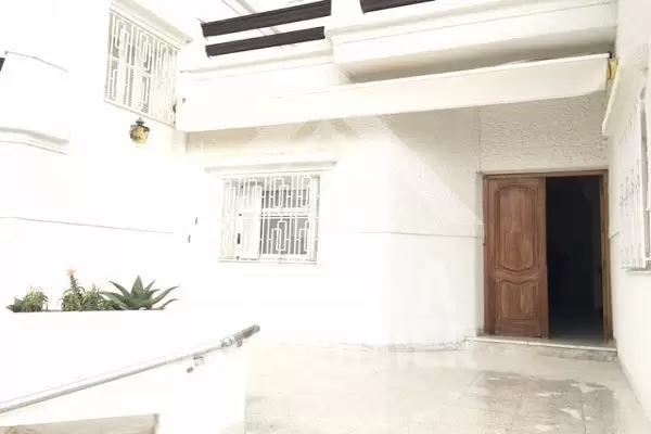 A louer une villa meublée avec studio à Chotrana 1