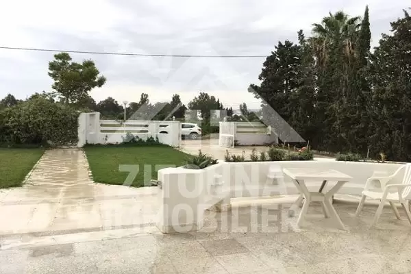 A louer une villa meublée avec studio à Chotrana 1