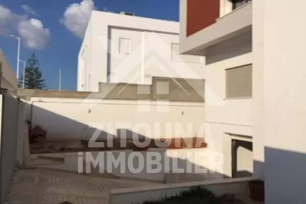 A vendre une belle maison à La Soukra