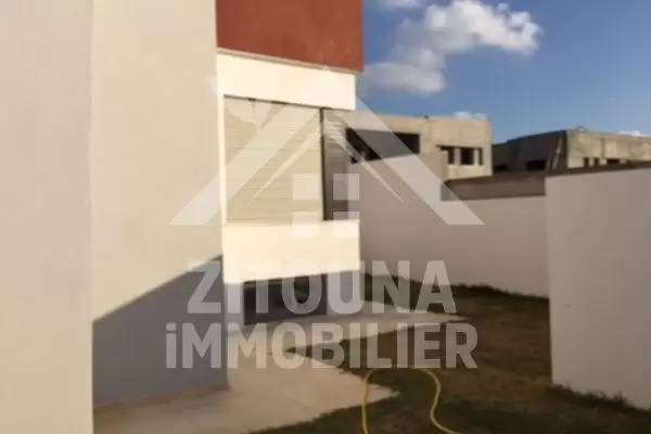 A vendre une belle maison à La Soukra