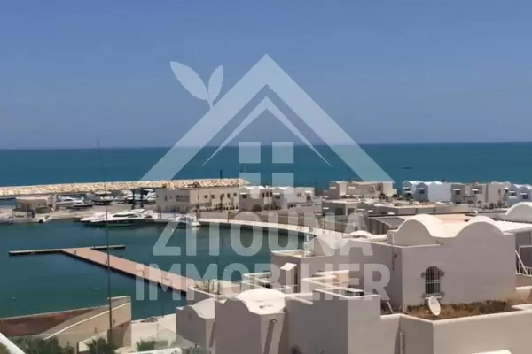 A louer un très beau triplex à Gammarth Marina