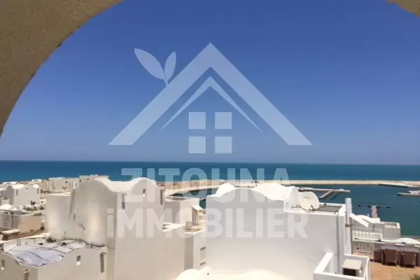 A louer un très beau triplex à Gammarth Marina