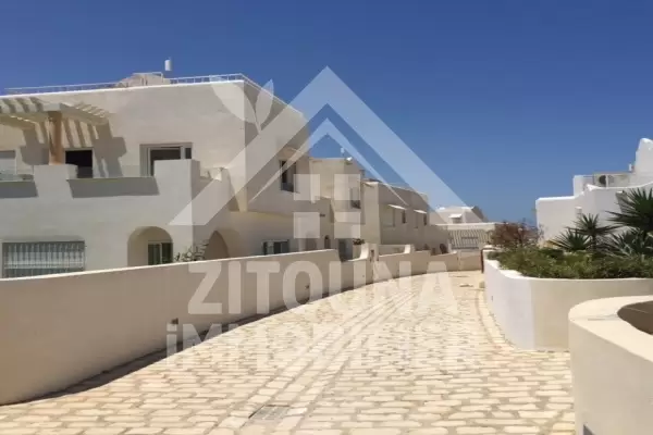 A louer un très beau triplex à Gammarth Marina