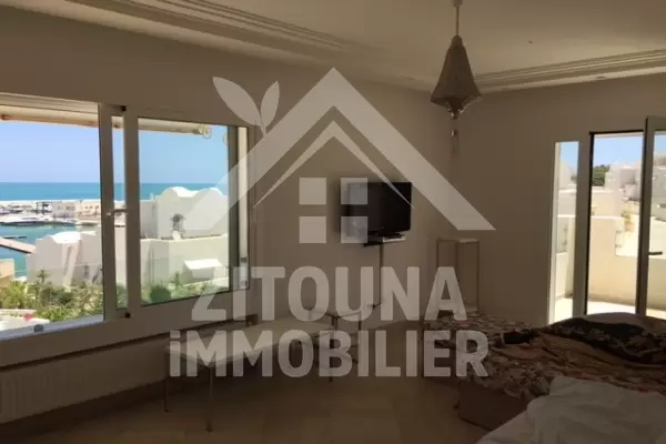 A louer un très beau triplex à Gammarth Marina