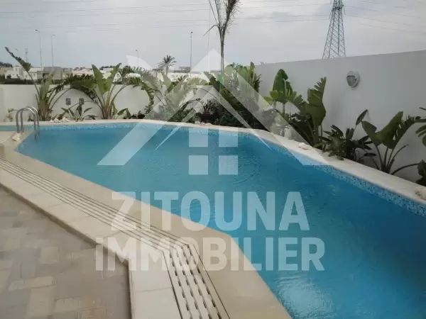Rez de chaussée à louer avec piscine
