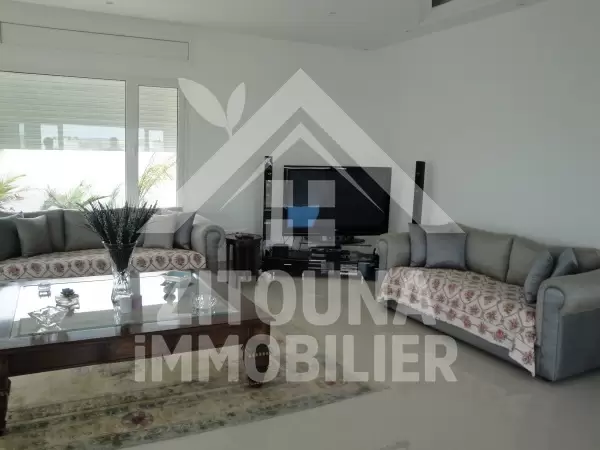 Rez de chaussée à louer avec piscine