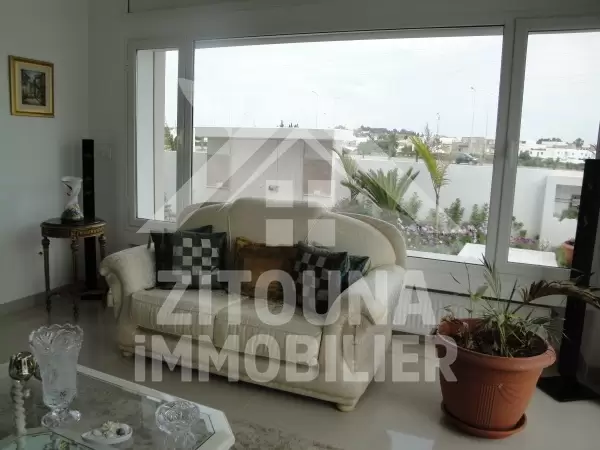 Rez de chaussée à louer avec piscine