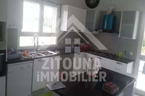 Bel étage de villa à louer