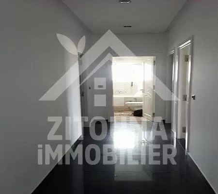 Bel étage de villa à louer