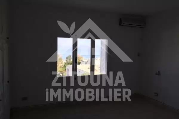 Etage de villa à louer à La Marsa Corniche