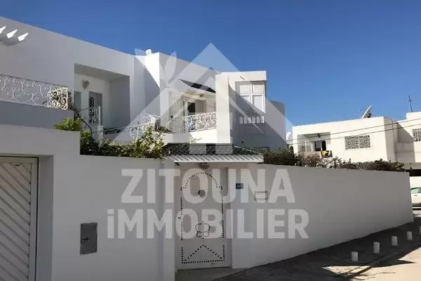 Bel étage de villa à louer