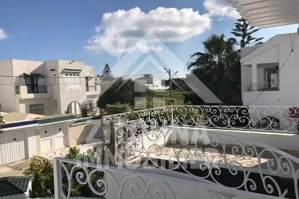 Bel étage de villa à louer