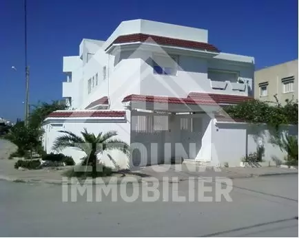 Belle Villa à vendre à la soukra