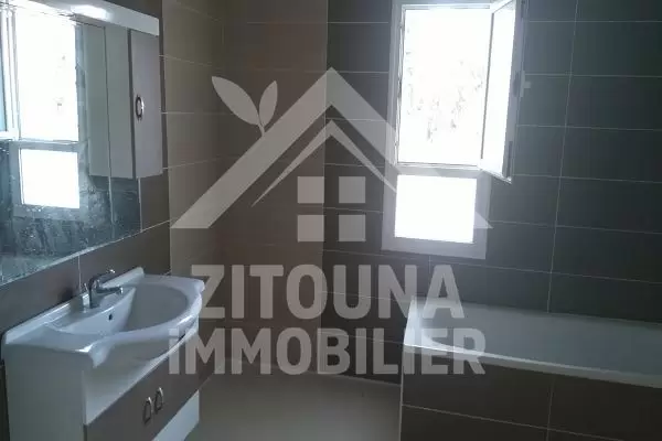 Villa à louer à Cité El Corniche