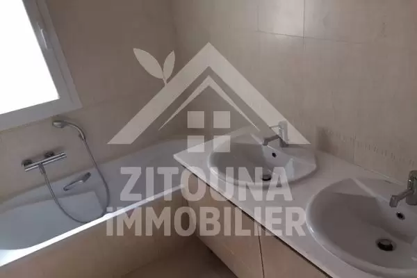 A louer un bel appartement à Gammarth Marina