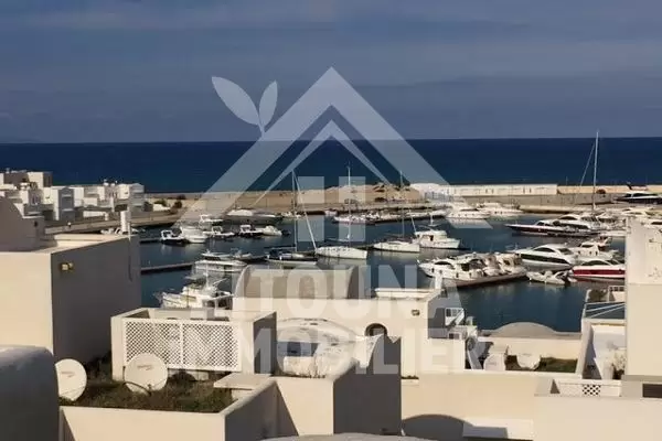 A vendre un beau duplex à Gammarth Marina