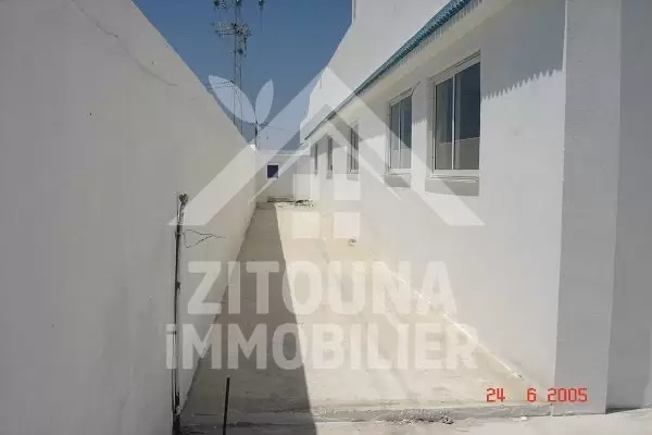 A vendre une villa et usine à Soliman