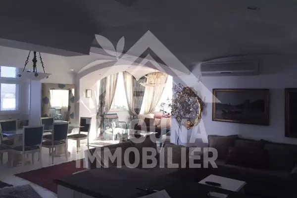 Pour vos vacances, étage de villa au Golden Tulip