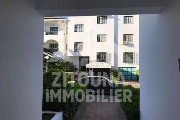 A louer beau duplex à la Marsa