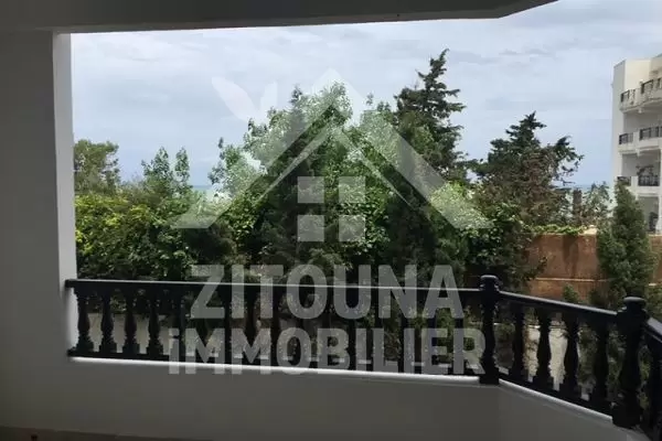 A louer bel appartement meublé à La Marsa Plage