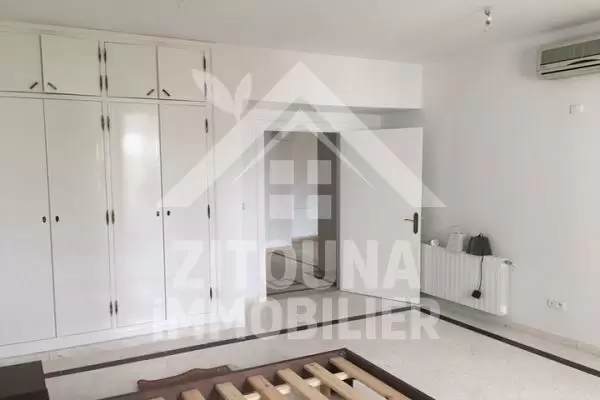 A louer bel appartement meublé à La Marsa Plage