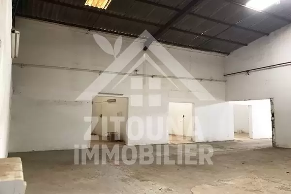 Un Entrepôt à louer