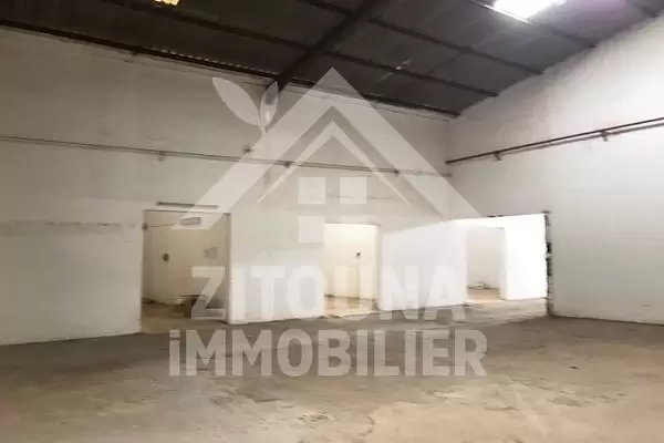 Un Entrepôt à louer