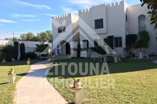 Belle villa à Vendre à La Soukra