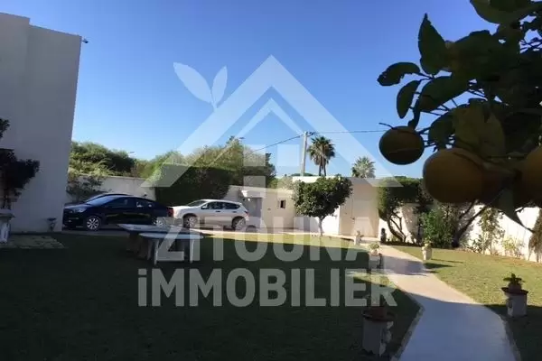 Belle villa à Vendre à La Soukra
