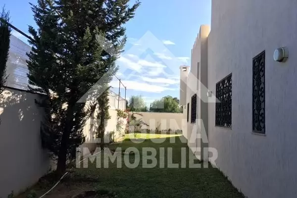 Belle villa à Vendre à La Soukra