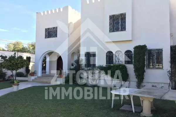 Belle villa à Vendre à La Soukra