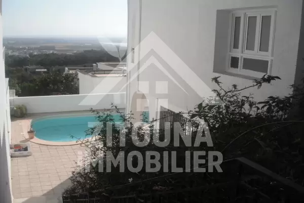 Villa à louer avec piscine sur les hauteurs de Gammarth supérieur