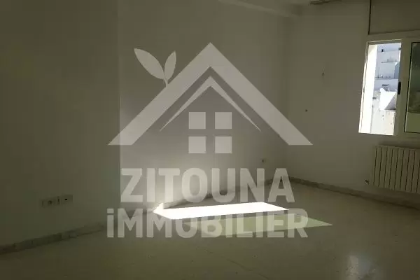 Appartement à louer à Cité Ennasr