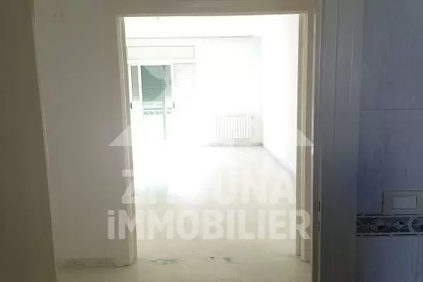Appartement à louer à Cité Ennasr