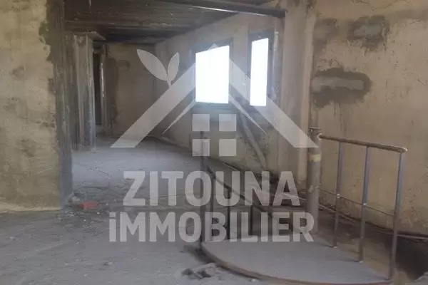 Espace commercial à louer sur La route de La Soukra