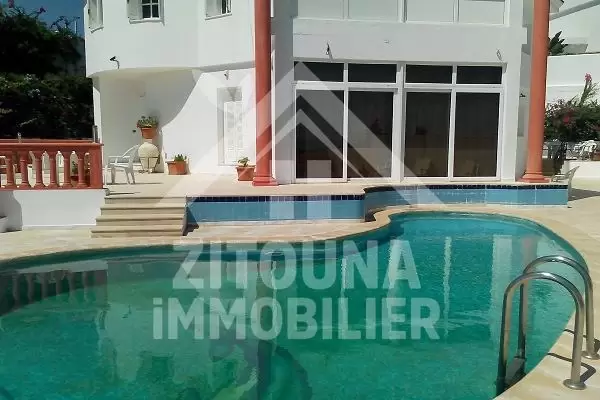 Villa à louer avec piscine