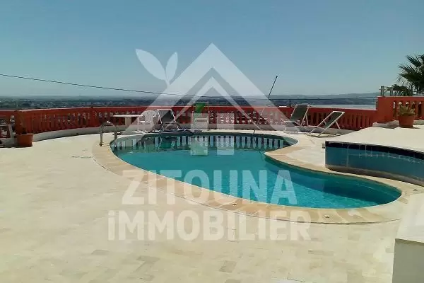 Villa à louer avec piscine